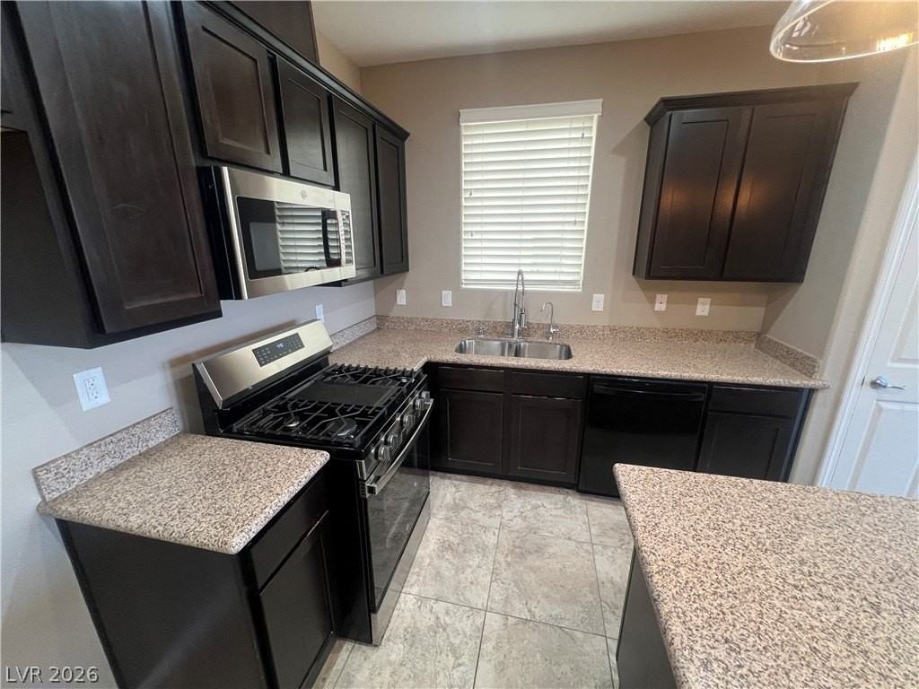 779 Proud Waters Ct - Photo 5 of 40