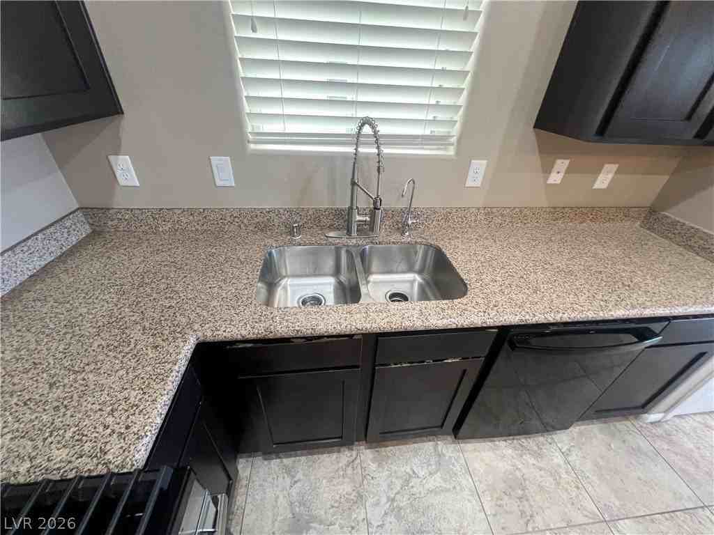 779 Proud Waters Ct - Photo 6 of 40