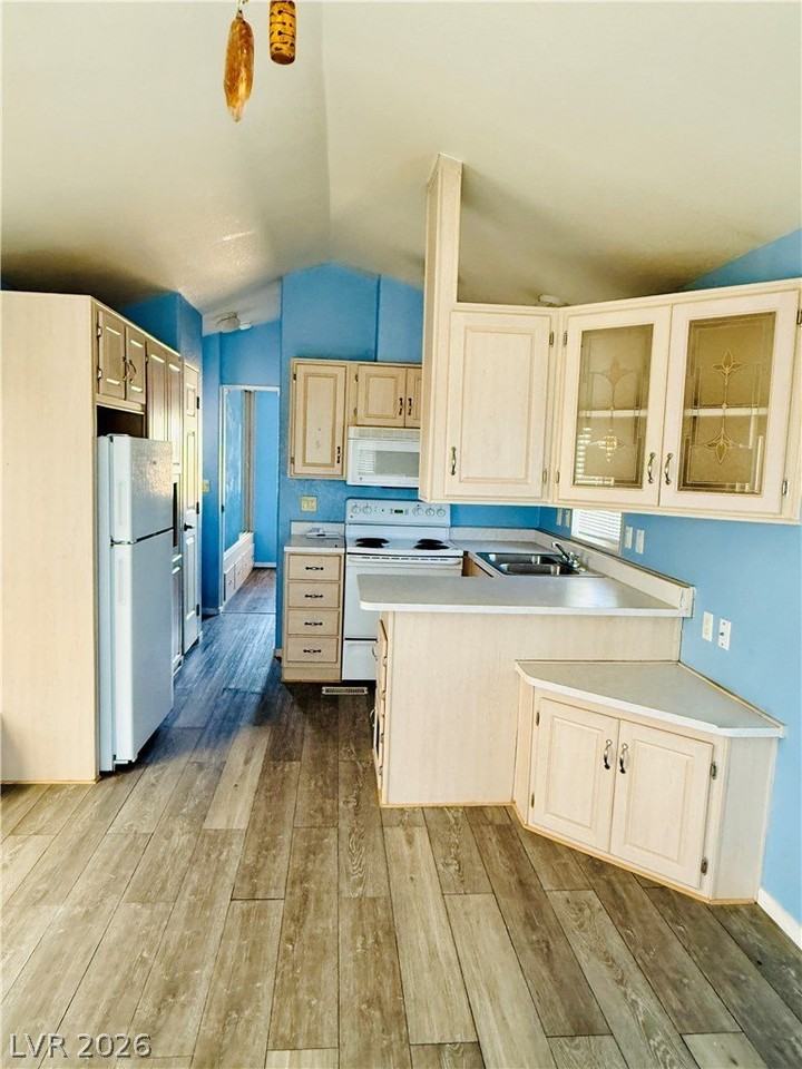 931 S Warren St - Photo 7 of 10