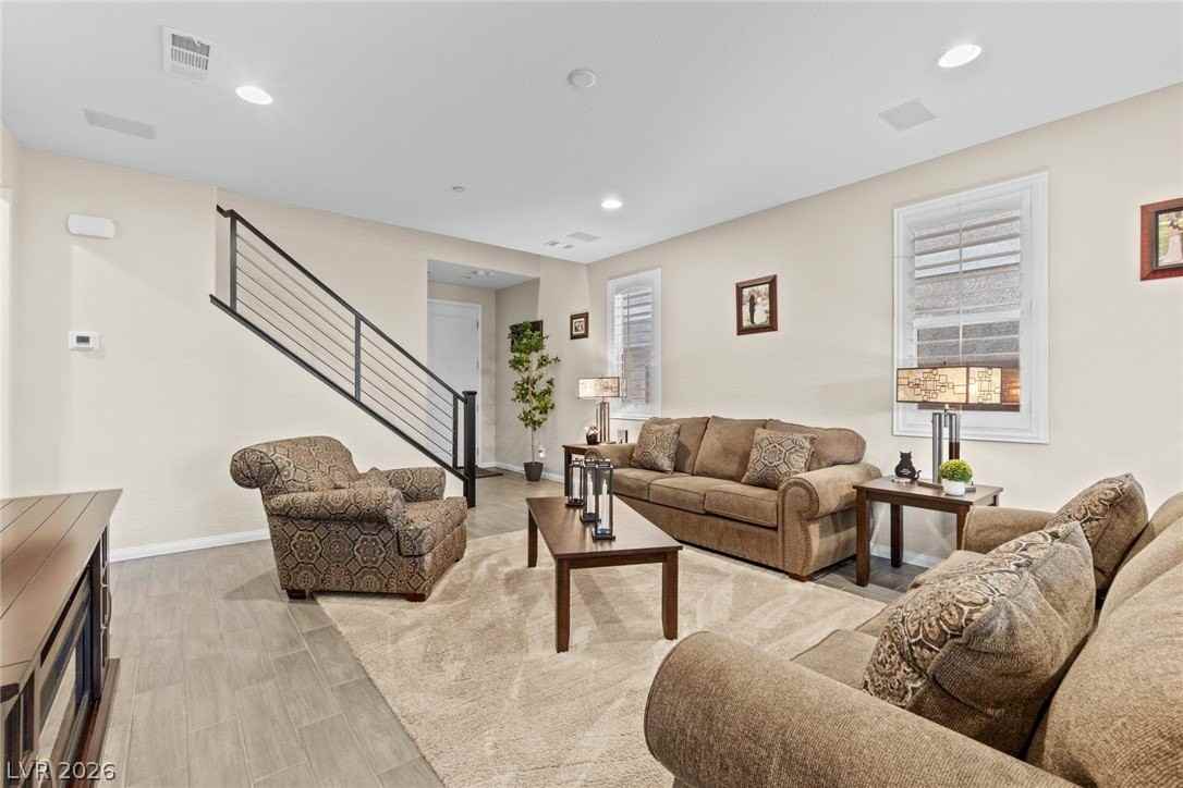 664 Sostenuto St - Photo 6 of 34