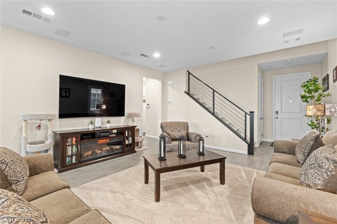 664 Sostenuto St - Photo 7 of 34