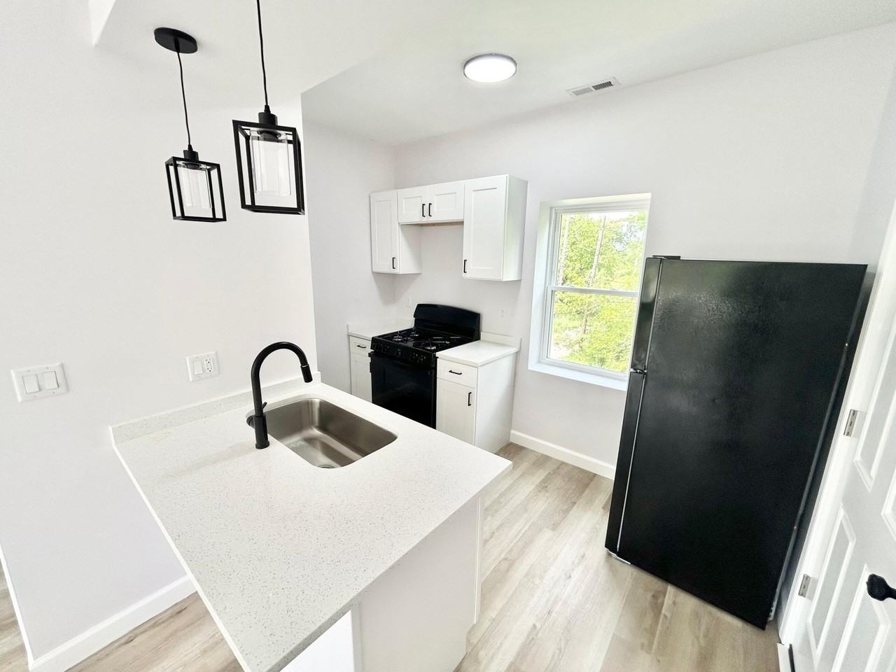 630 E 8th Ave - Photo 2 of 2