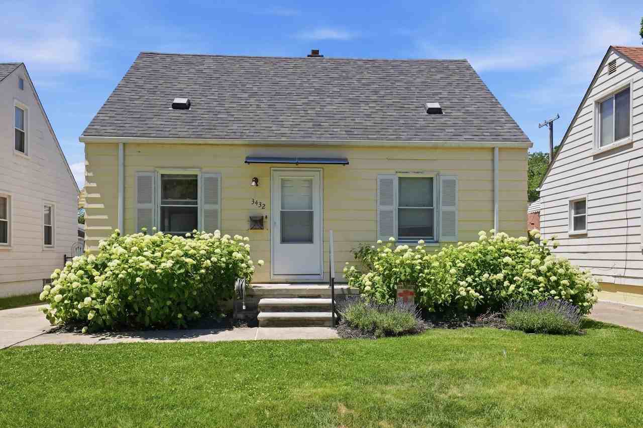 3432 Woodside St - Photo 2 of 34