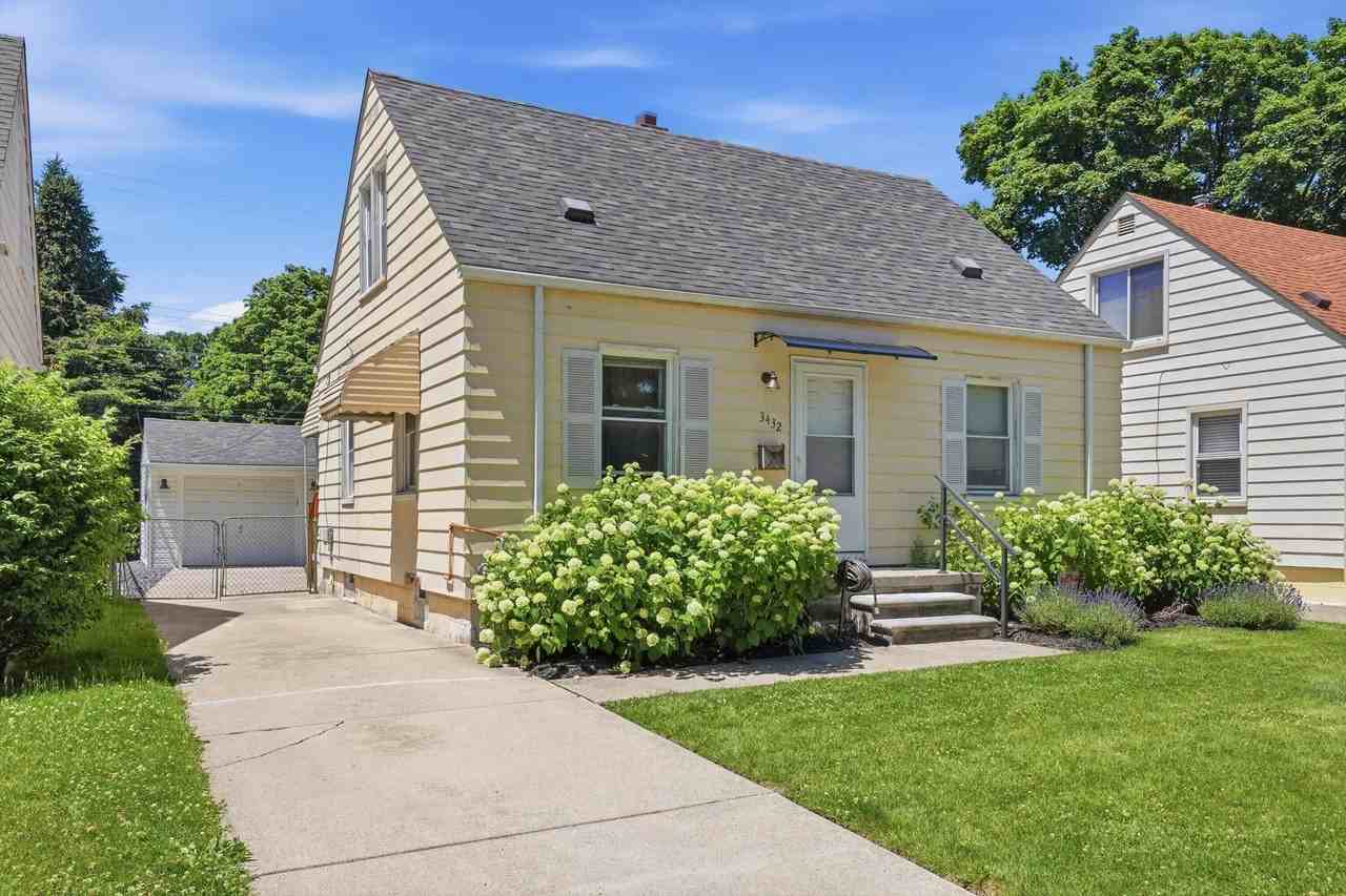 3432 Woodside St - Photo 3 of 34