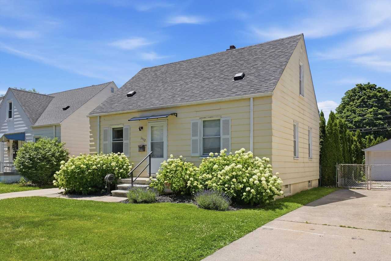 3432 Woodside St - Photo 4 of 34