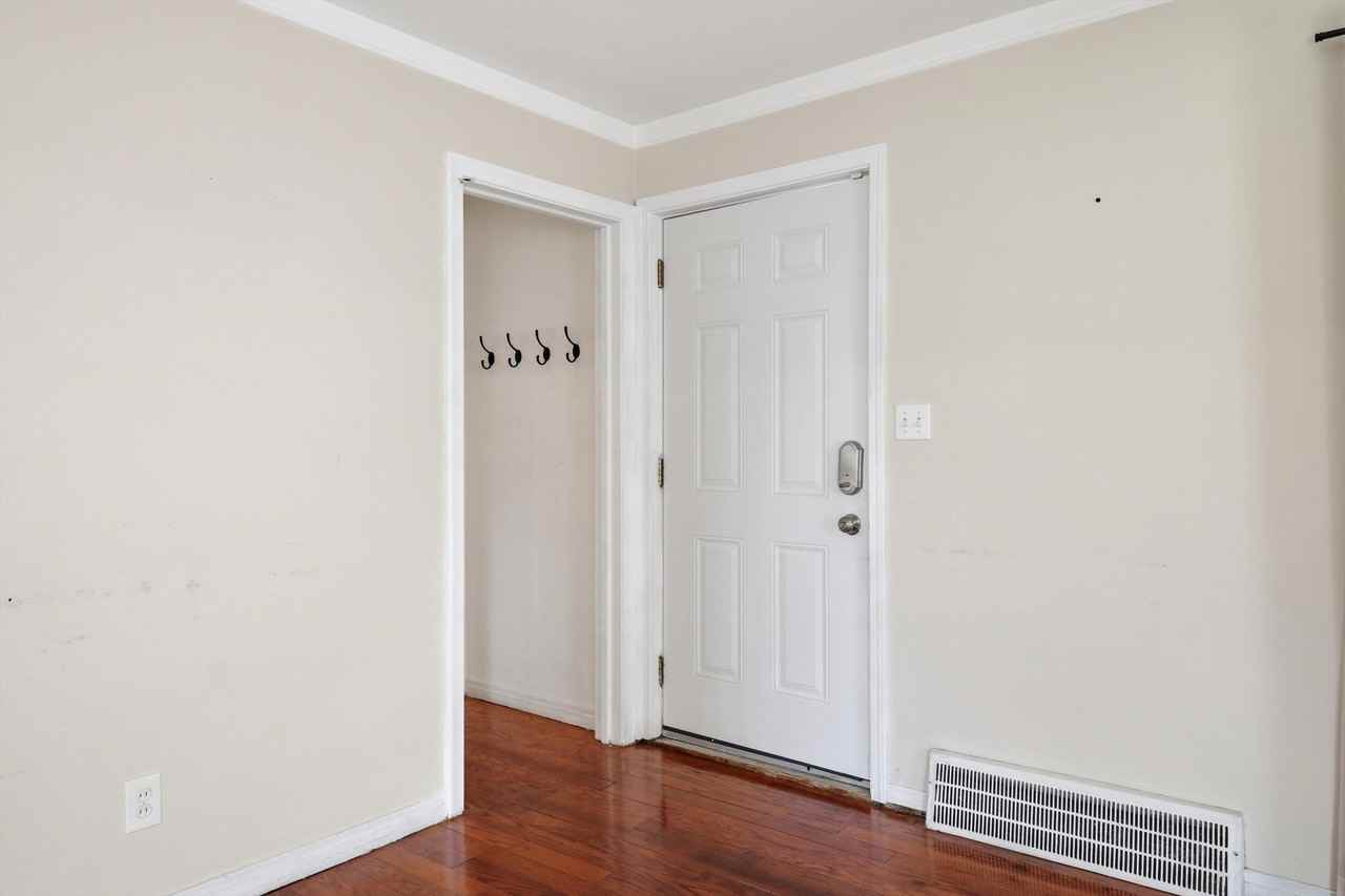 3432 Woodside St - Photo 6 of 34