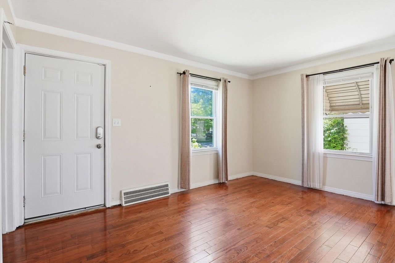3432 Woodside St - Photo 7 of 34