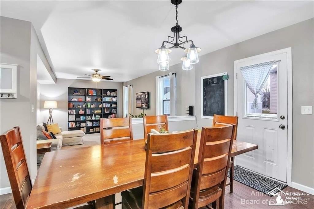 8422 Walnut Hl - Photo 4 of 20