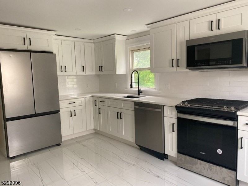 536 Broughton Ave - Photo 3 of 15