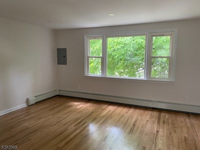 536 Broughton Ave - Photo 4 of 15