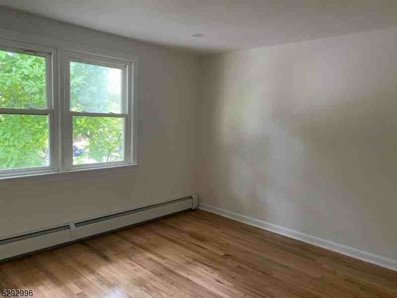 536 Broughton Ave - Photo 6 of 15