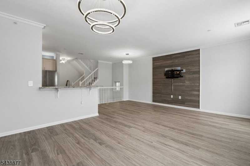 612 Lopez Ln - Photo 4 of 32