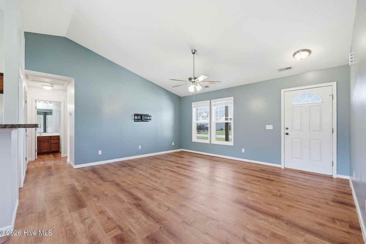 202 Long Neck Dr - Photo 2 of 18
