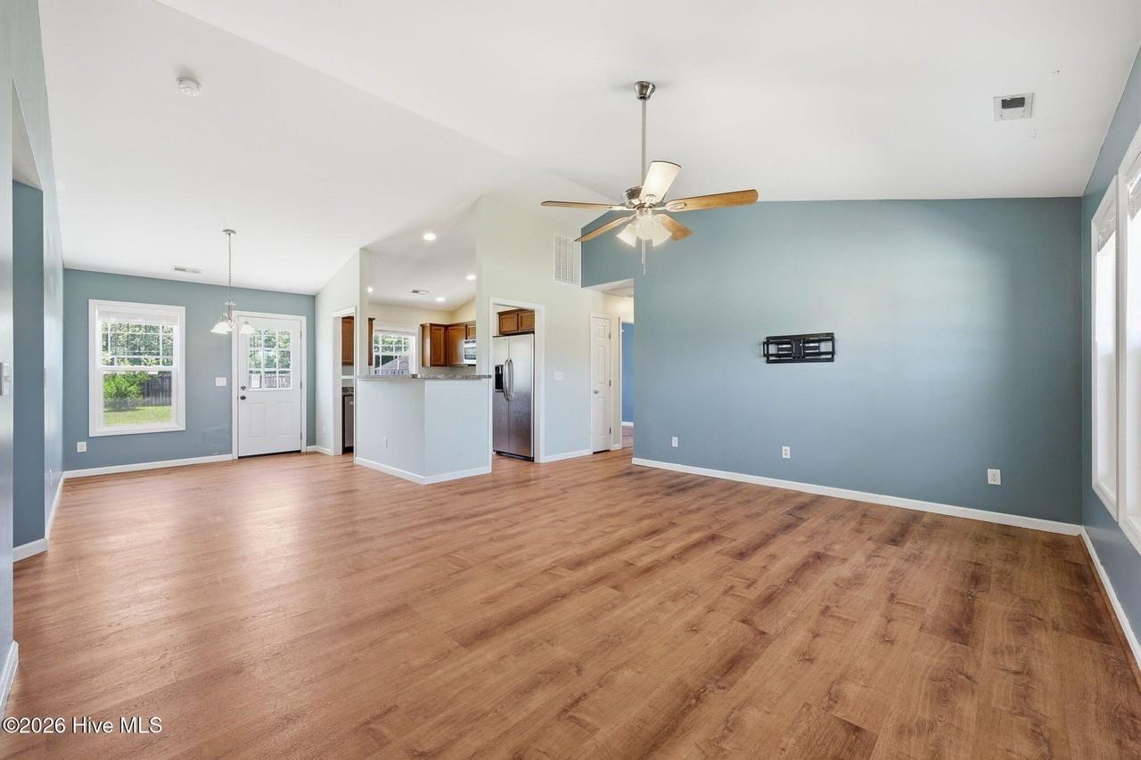 202 Long Neck Dr - Photo 3 of 18