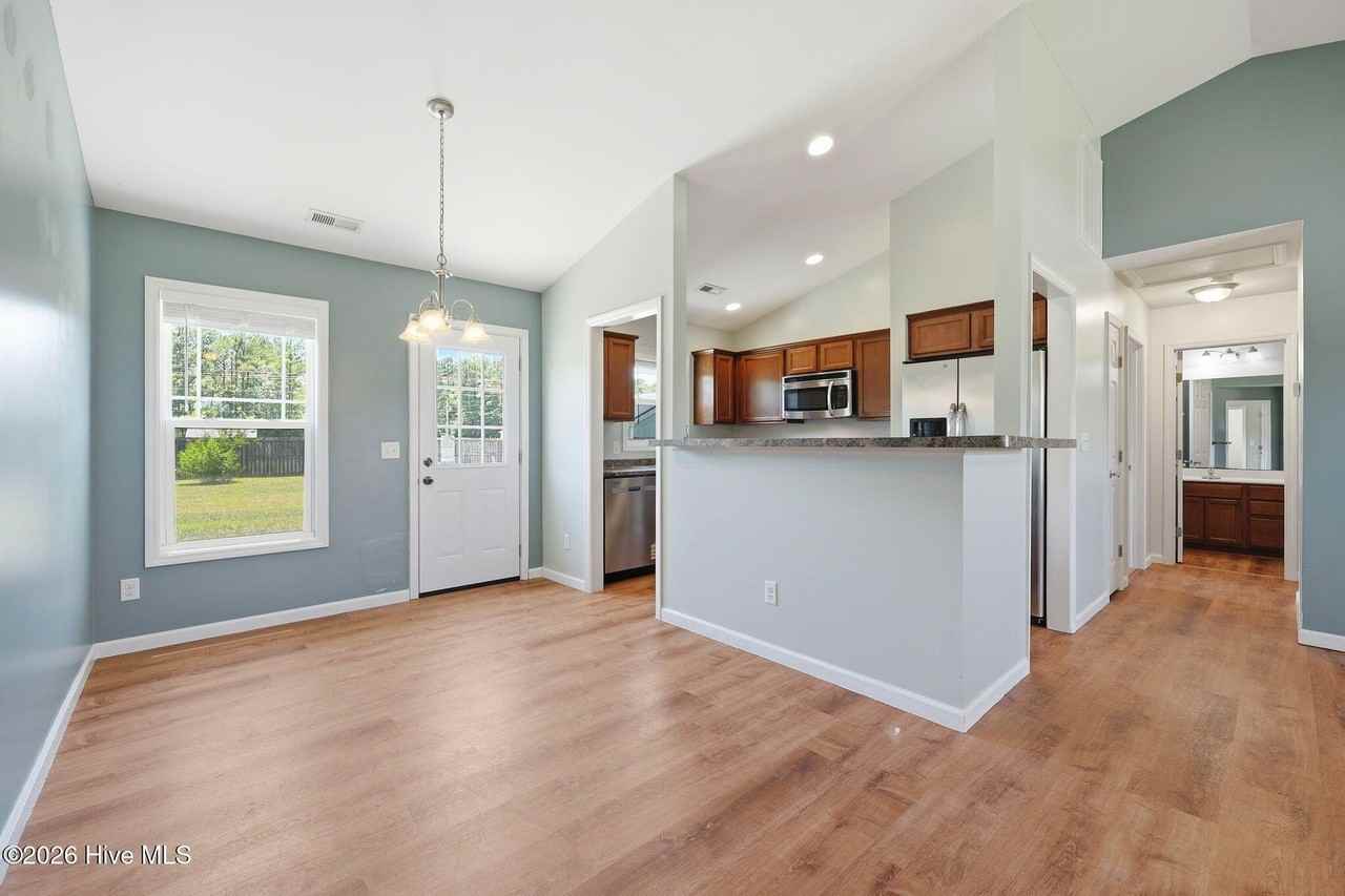 202 Long Neck Dr - Photo 4 of 18