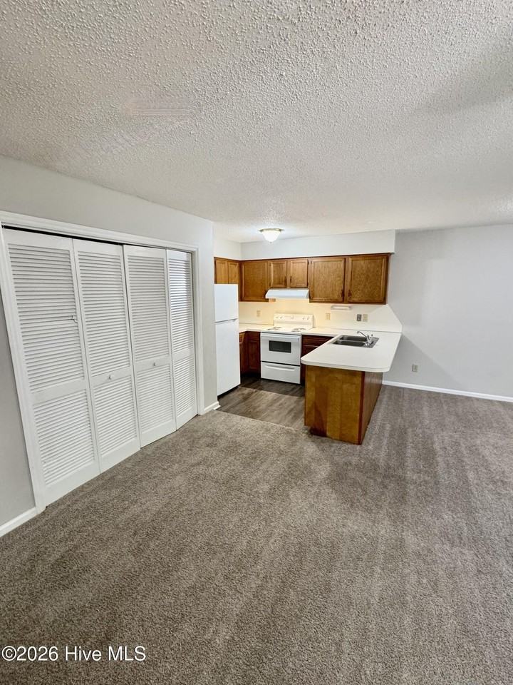 3400 Evans St #B - Photo 4 of 9