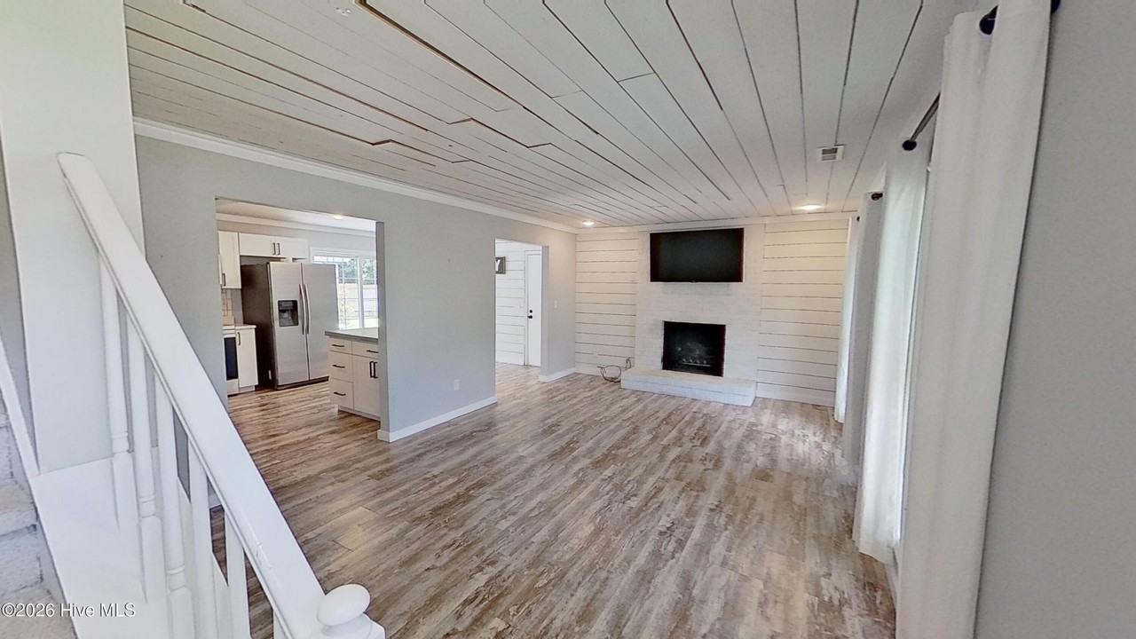 4723 Waltmoor Rd - Photo 4 of 34