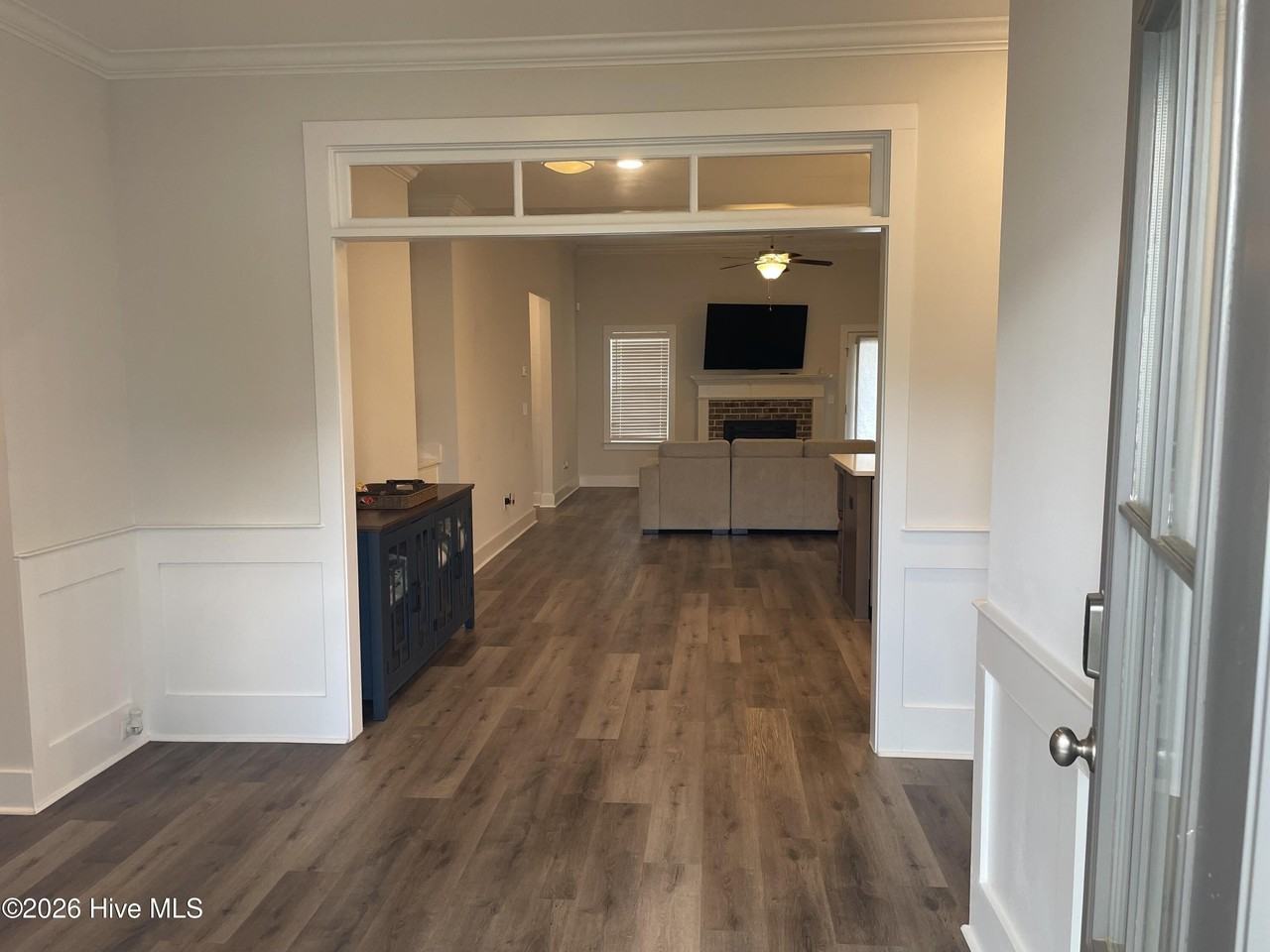 409 Barrow Ln - Photo 2 of 16