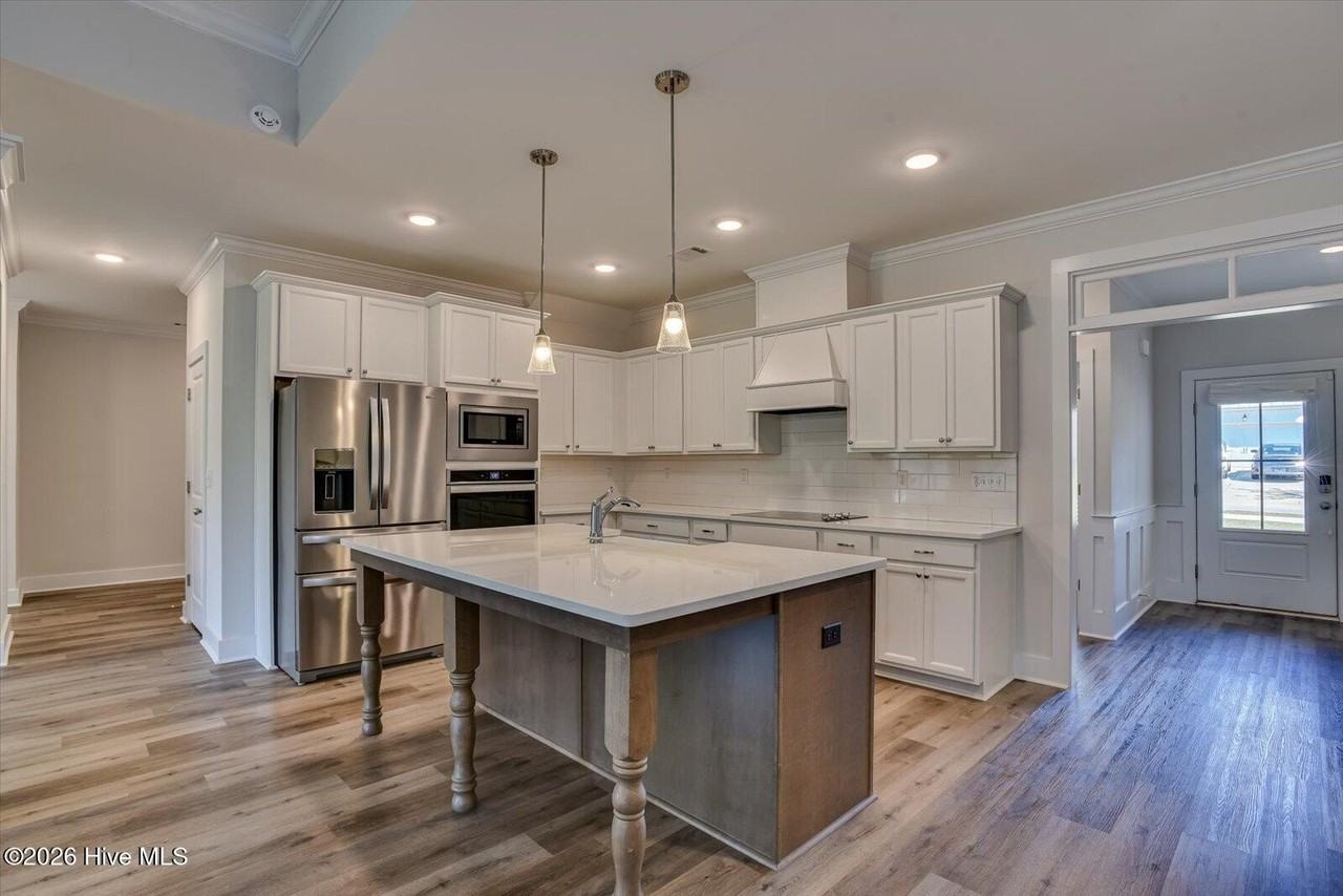 409 Barrow Ln - Photo 5 of 16