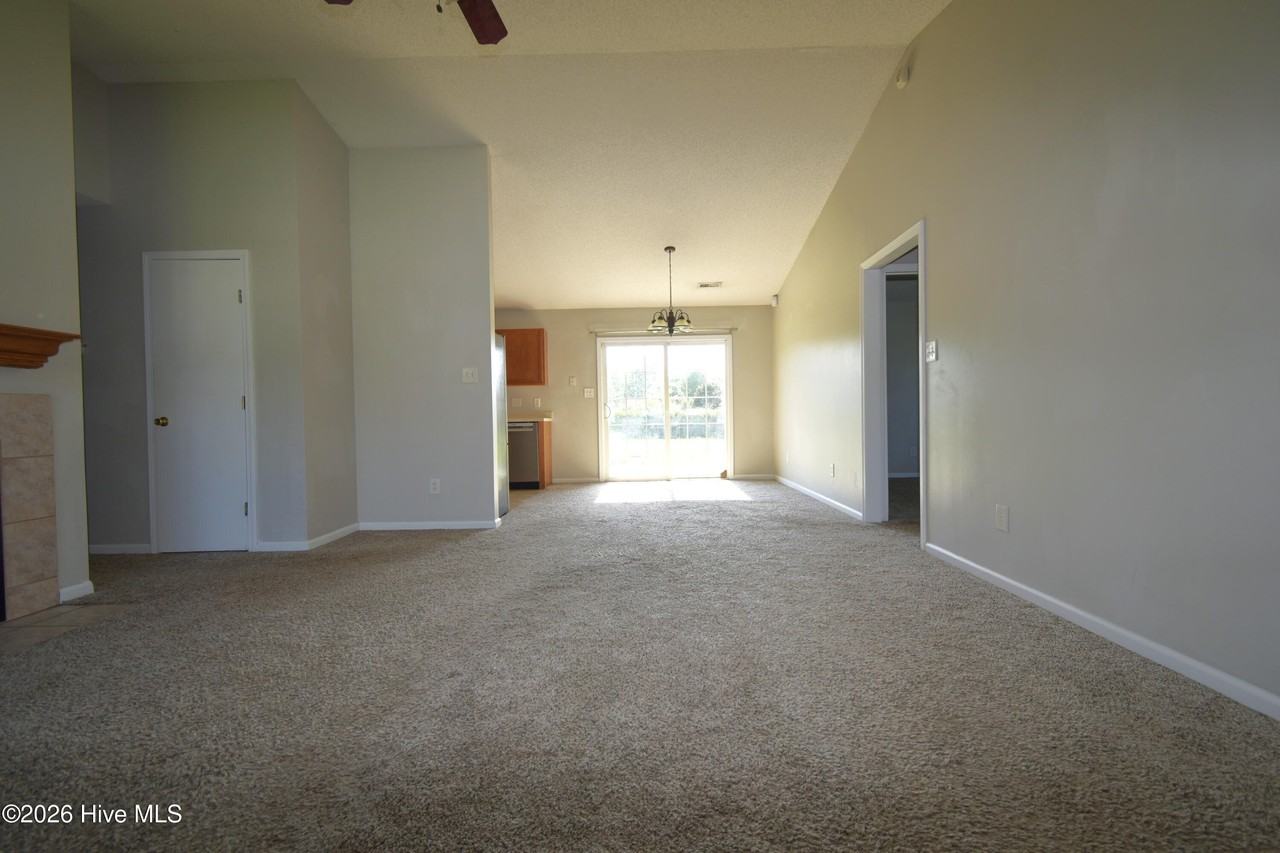309 Kenilworth Pl - Photo 3 of 22