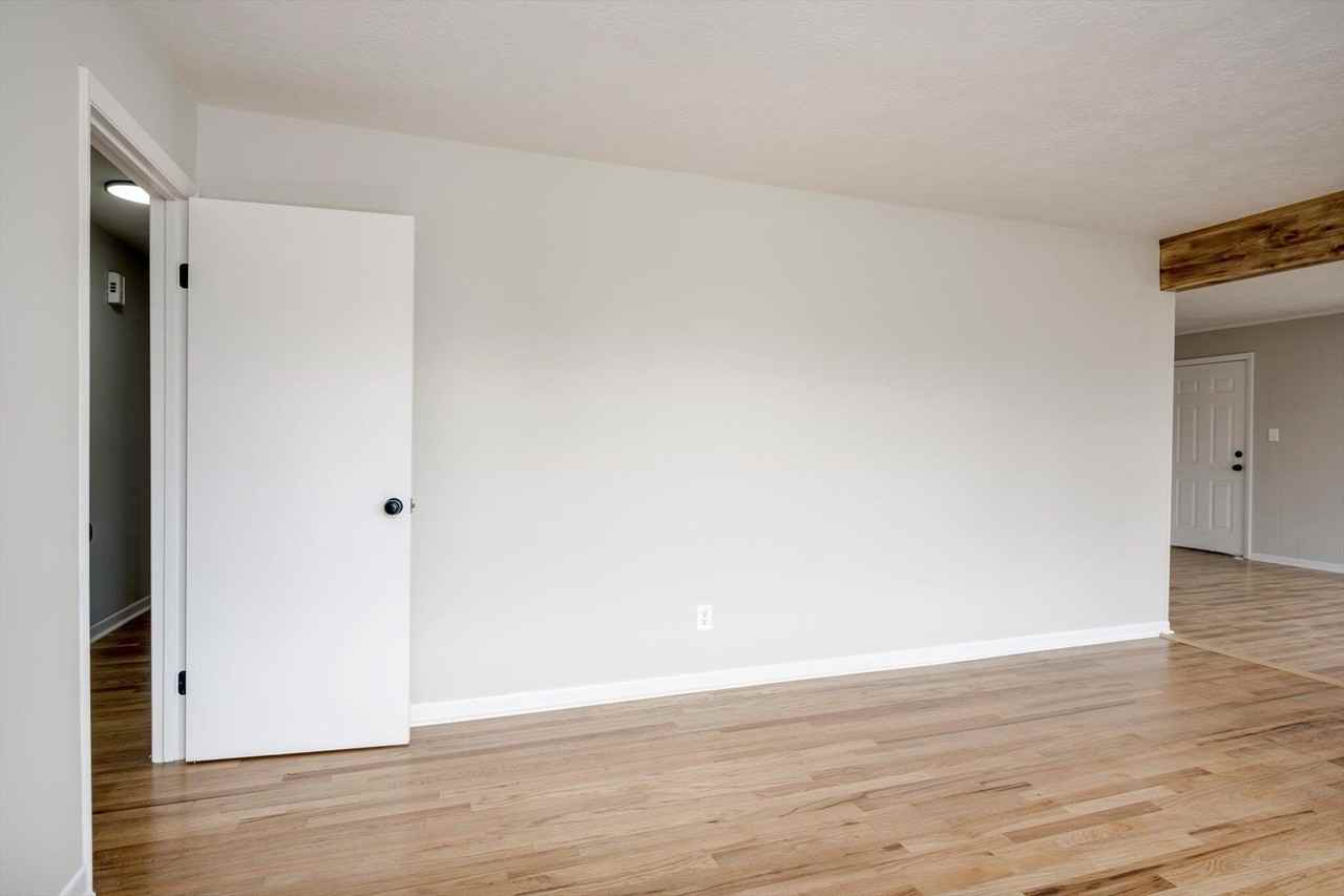 254 Hinman Dr - Photo 4 of 32