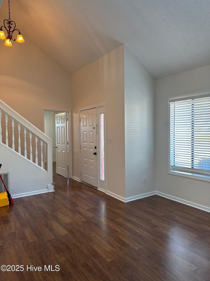 100 Marlene Dr - Photo 3 of 24