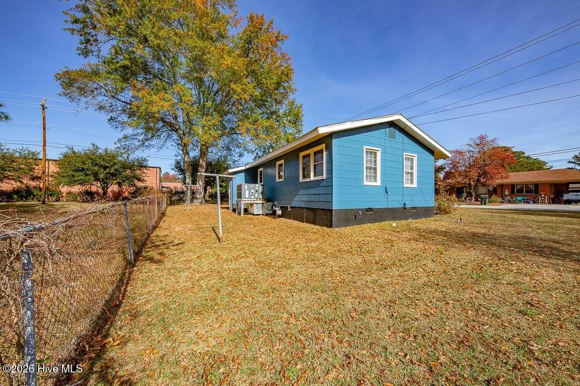 1801 Clark Ave - Photo 3 of 9