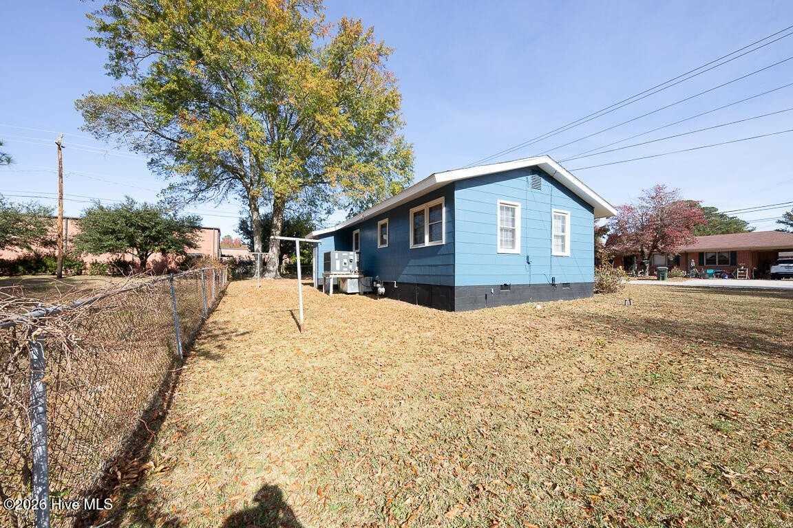 1801 Clark Ave - Photo 4 of 9