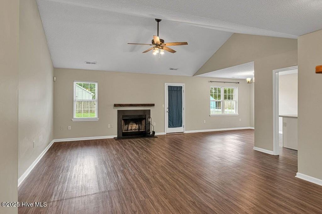 201 Ross Ct - Photo 5 of 35