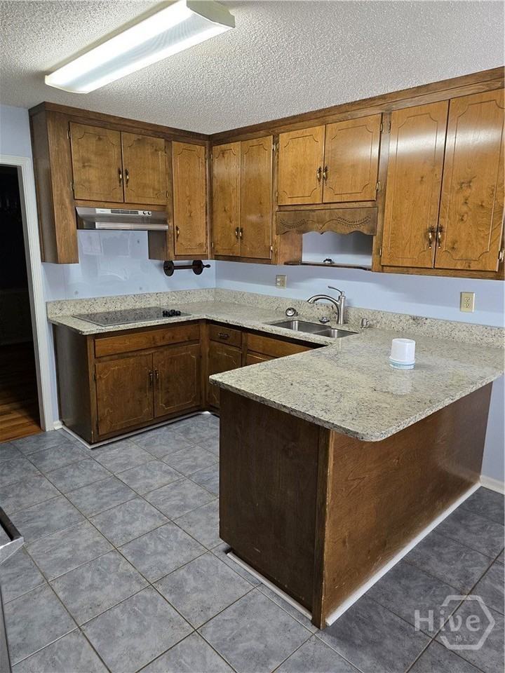 170 Breckenridge Ln - Photo 3 of 28
