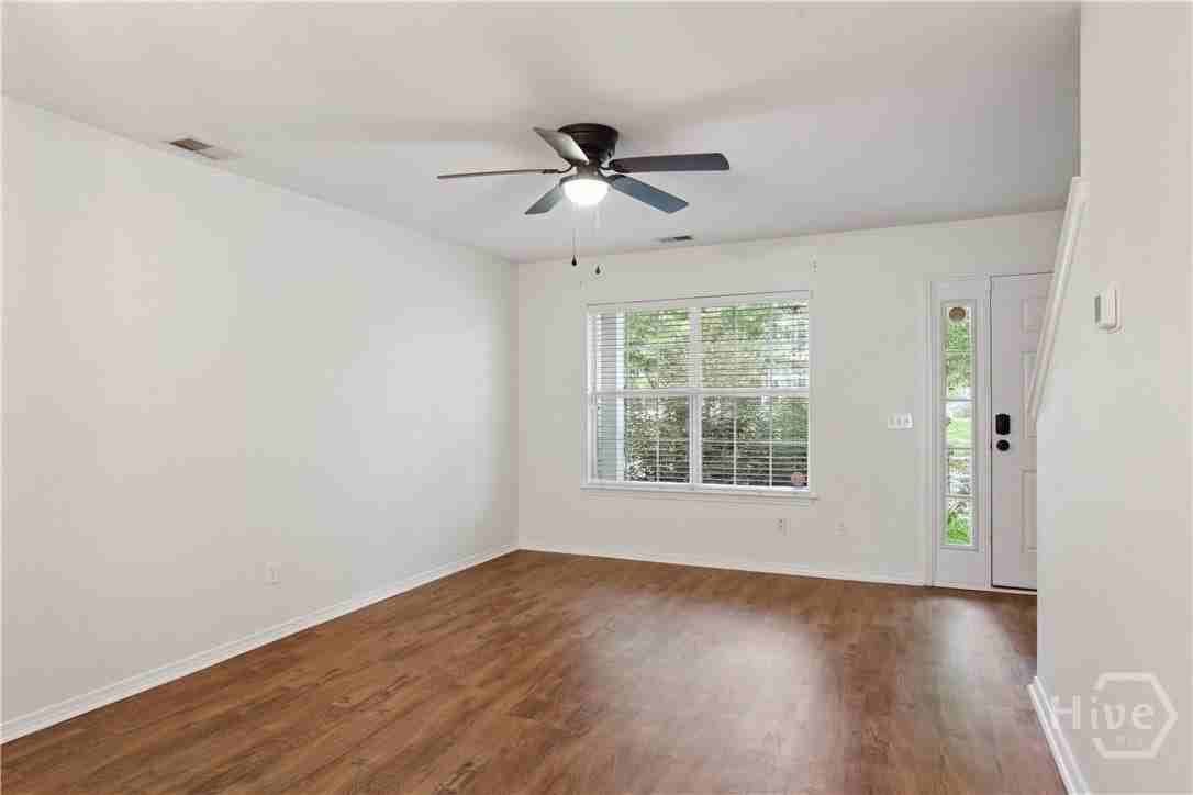 84 Fairgreen St - Photo 5 of 26