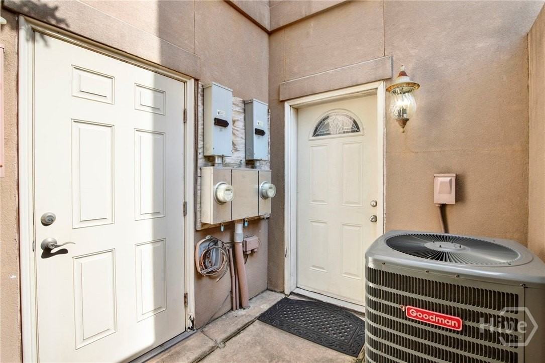 302 W Wayne St - Photo 6 of 39