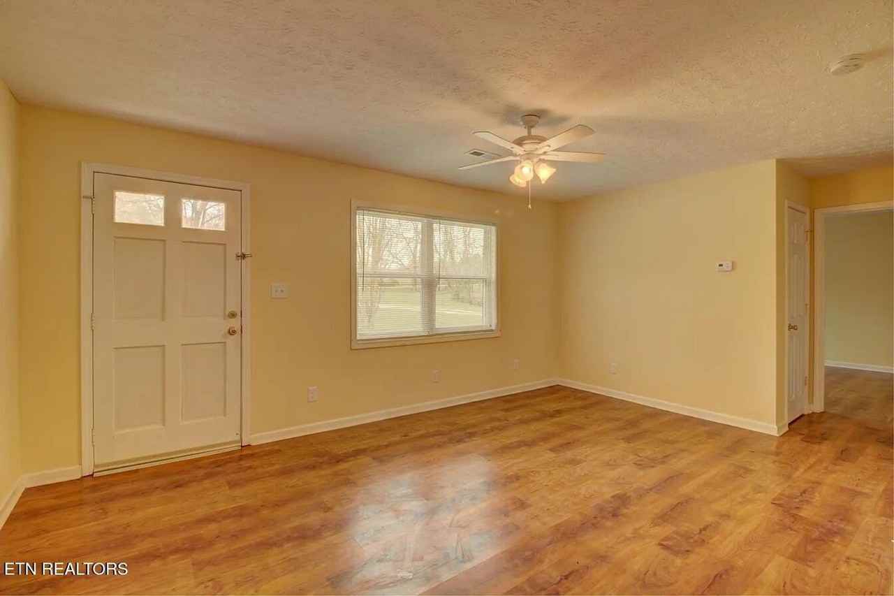 611 Laurel Bluff Rd - Photo 6 of 8
