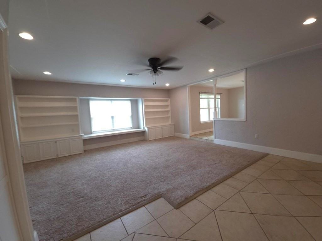 926 Pecan St - Photo 7 of 26