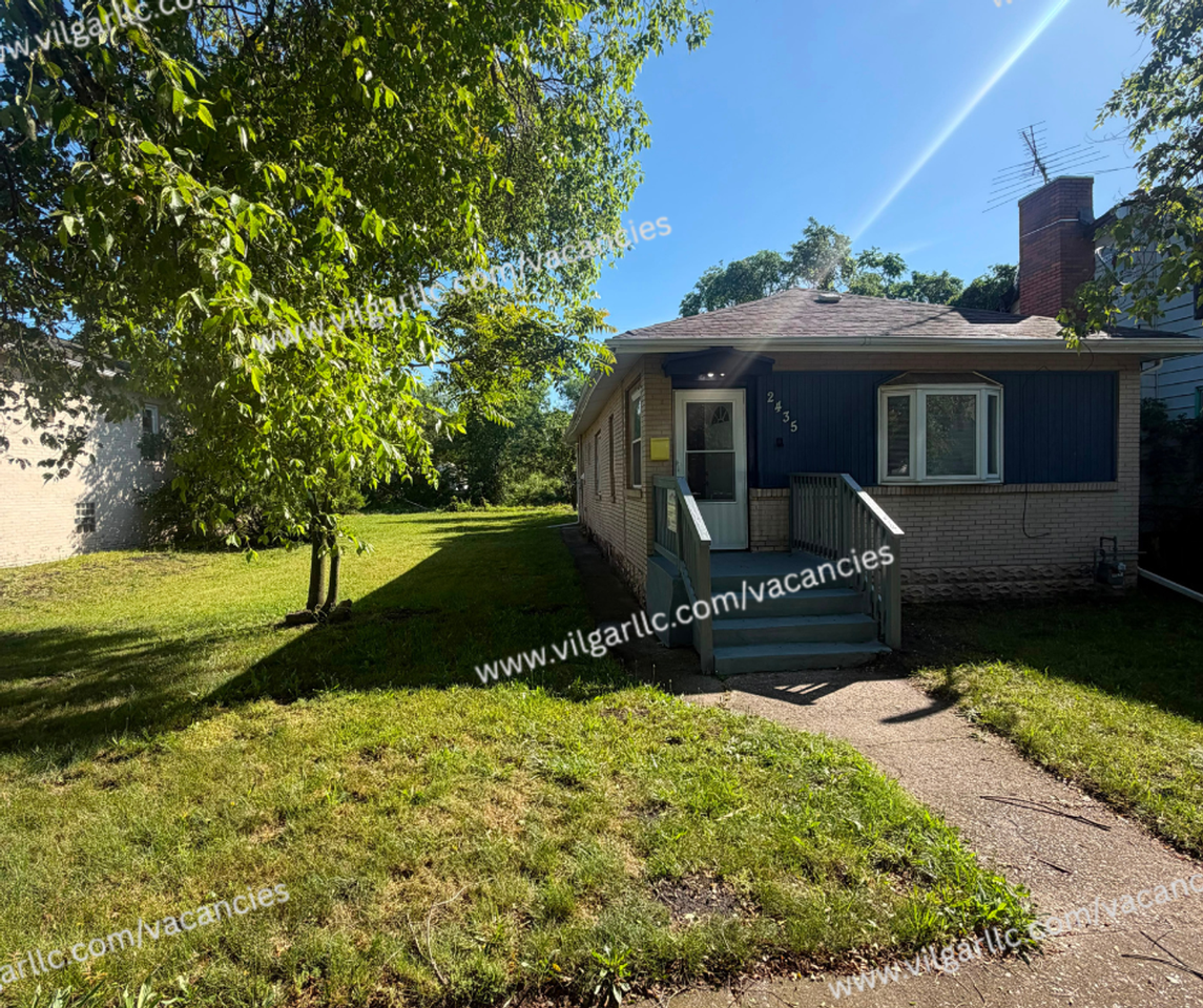2435 Diamond Ave - Photo 2 of 35