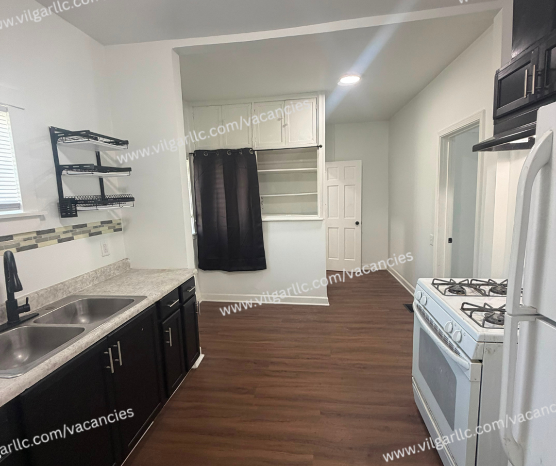 2435 Diamond Ave - Photo 7 of 35