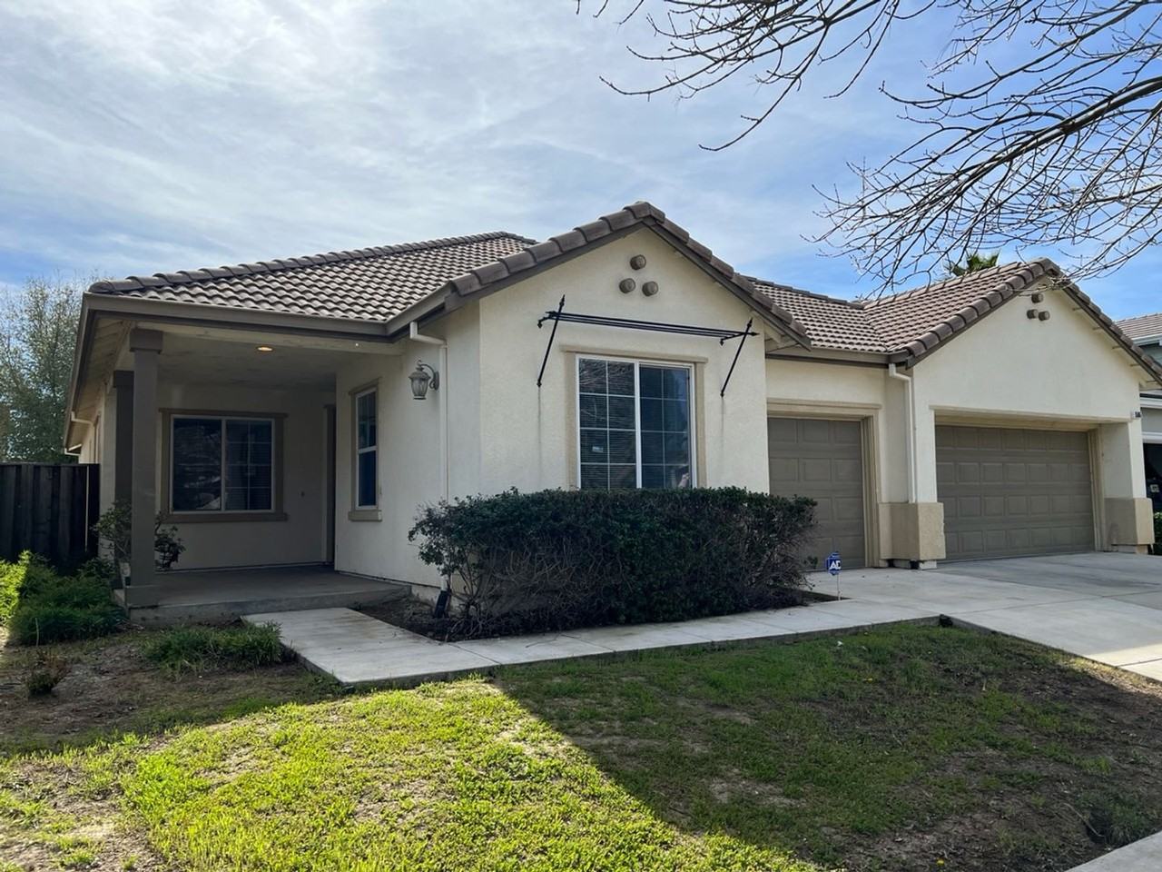 1506 Azalea Dr - Photo 2 of 50