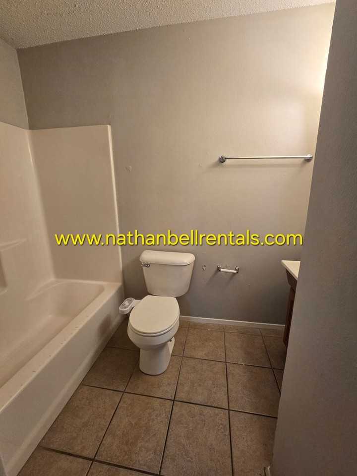 736 8th St Se - Photo 3 of 11
