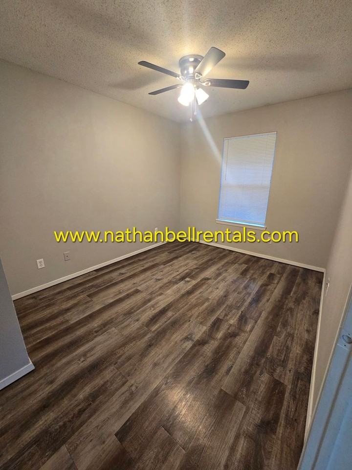 736 8th St Se - Photo 6 of 11