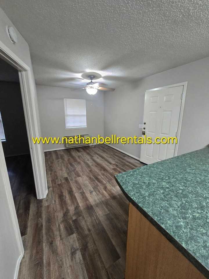 736 8th St Se - Photo 7 of 11