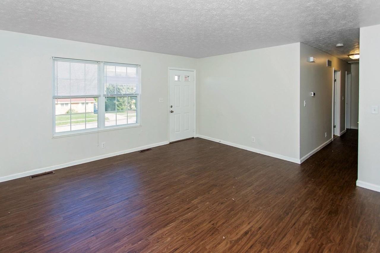 5695 Victoryview Ln - Photo 4 of 24