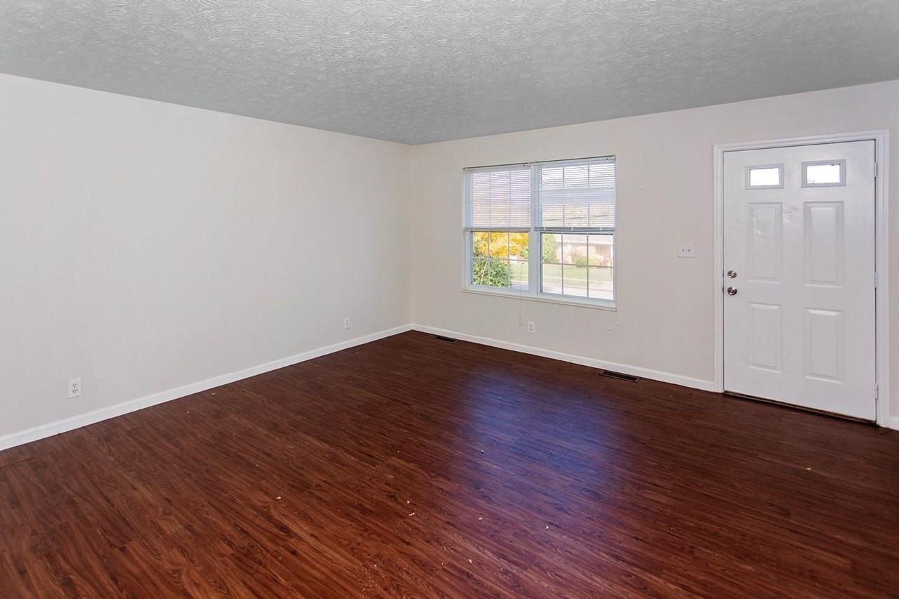 5695 Victoryview Ln - Photo 5 of 24