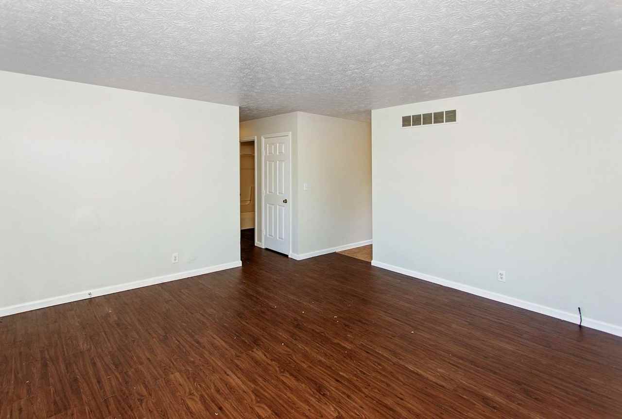 5695 Victoryview Ln - Photo 6 of 24