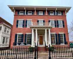 featured image of 922 Greene St