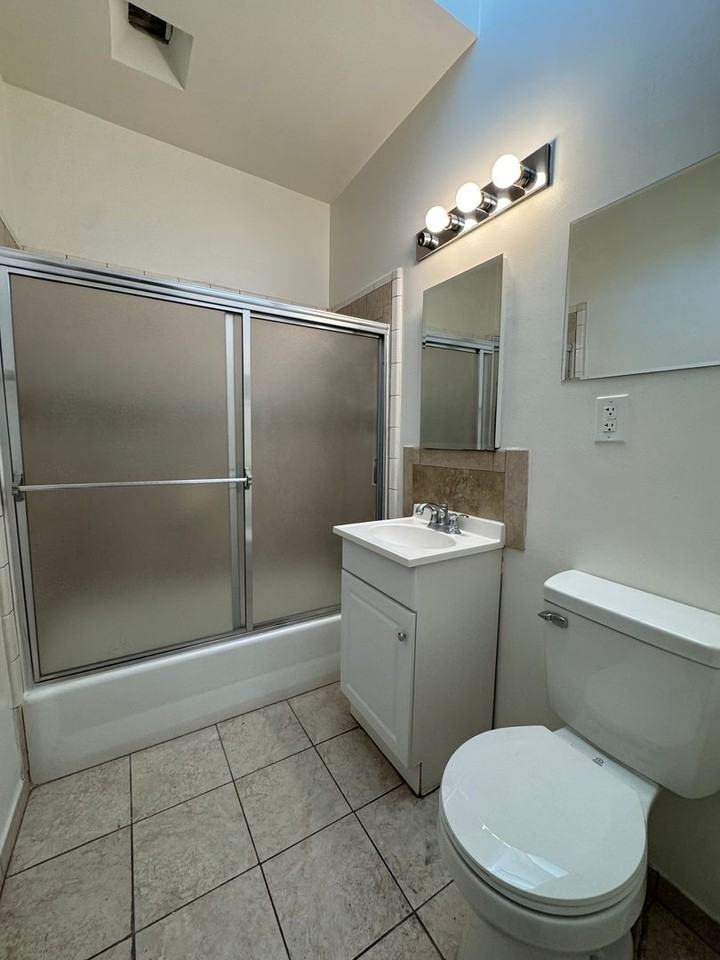 216 N Cordova St Apt C - Photo 5 of 6