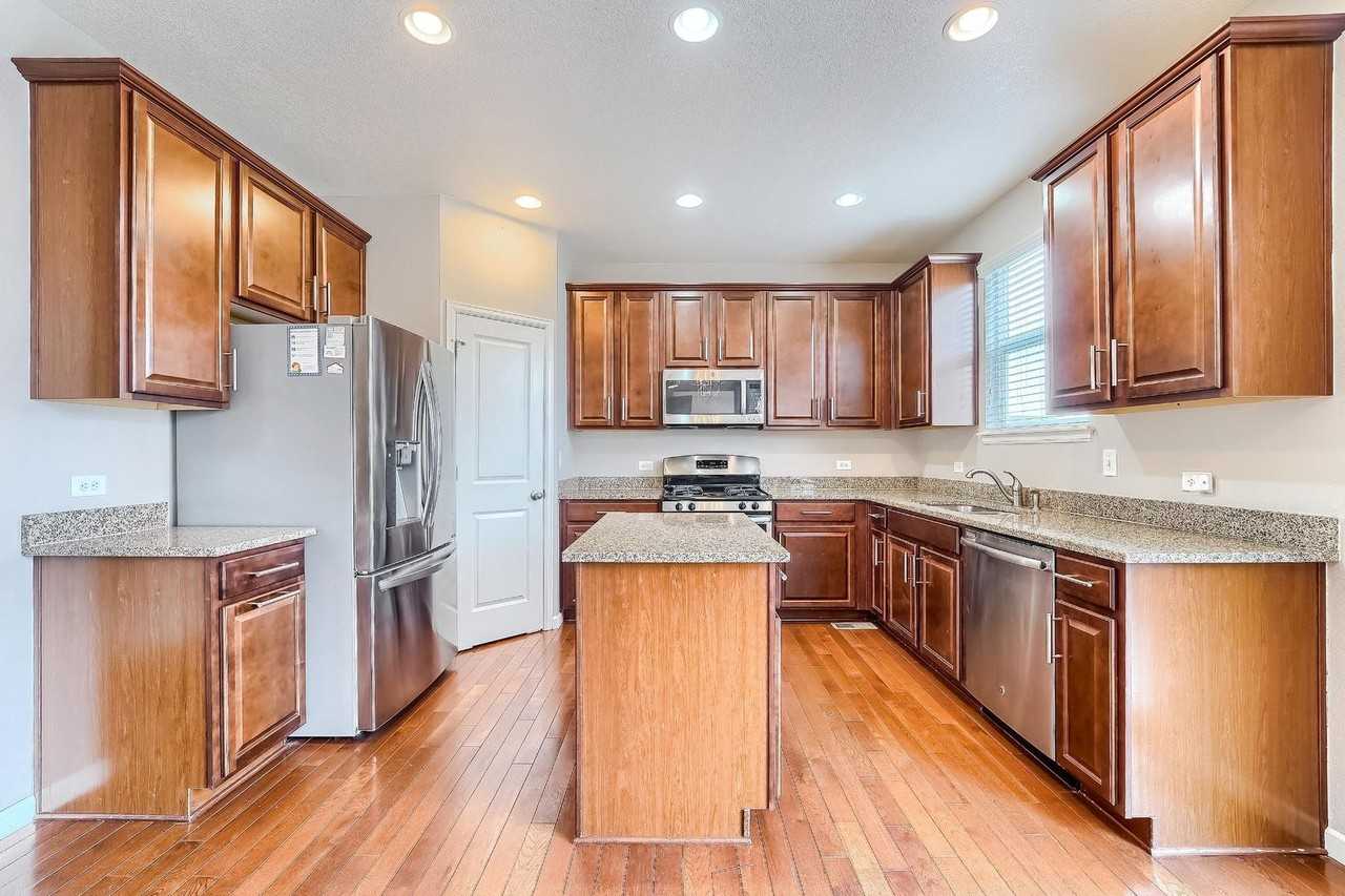 17122 Melody Dr - Photo 3 of 50