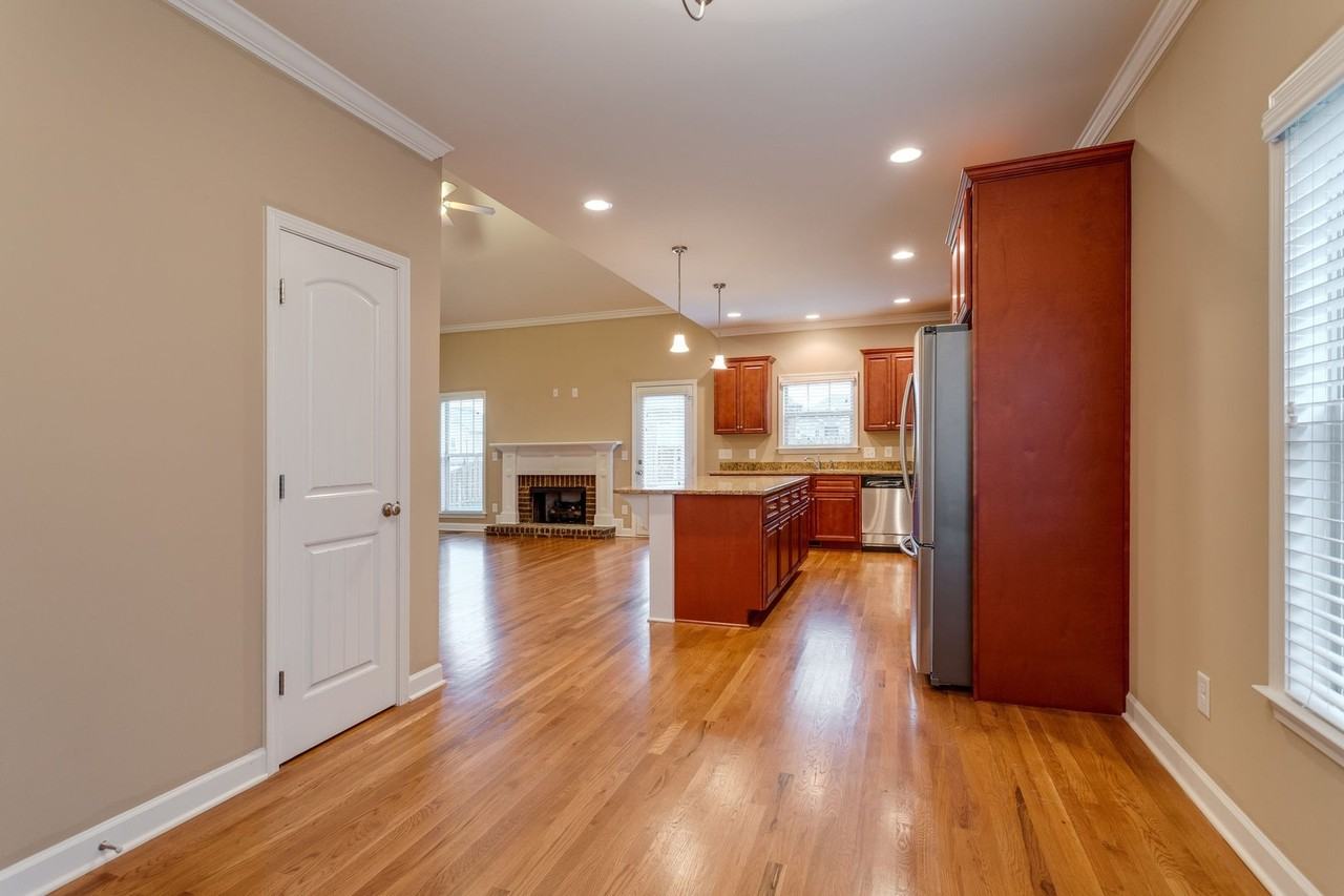3046 Foust Dr - Photo 3 of 28