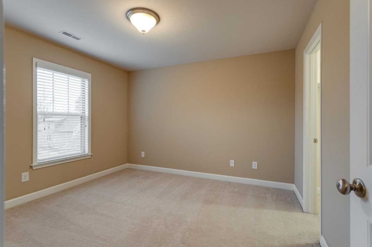 3046 Foust Dr - Photo 7 of 28