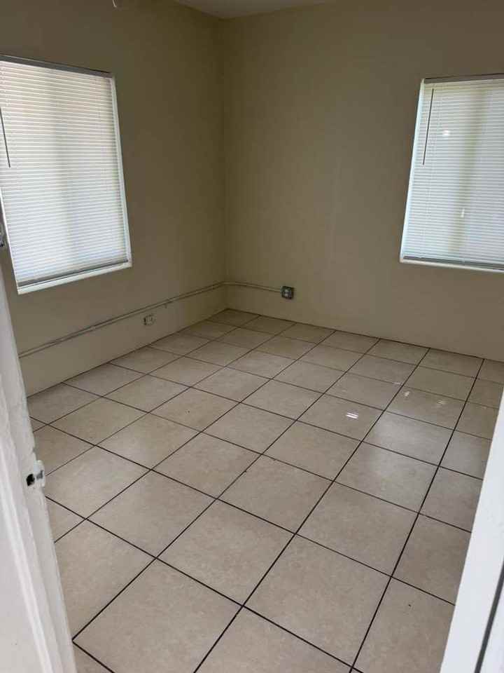 1304 Nw 4th St - Photo 6 of 8