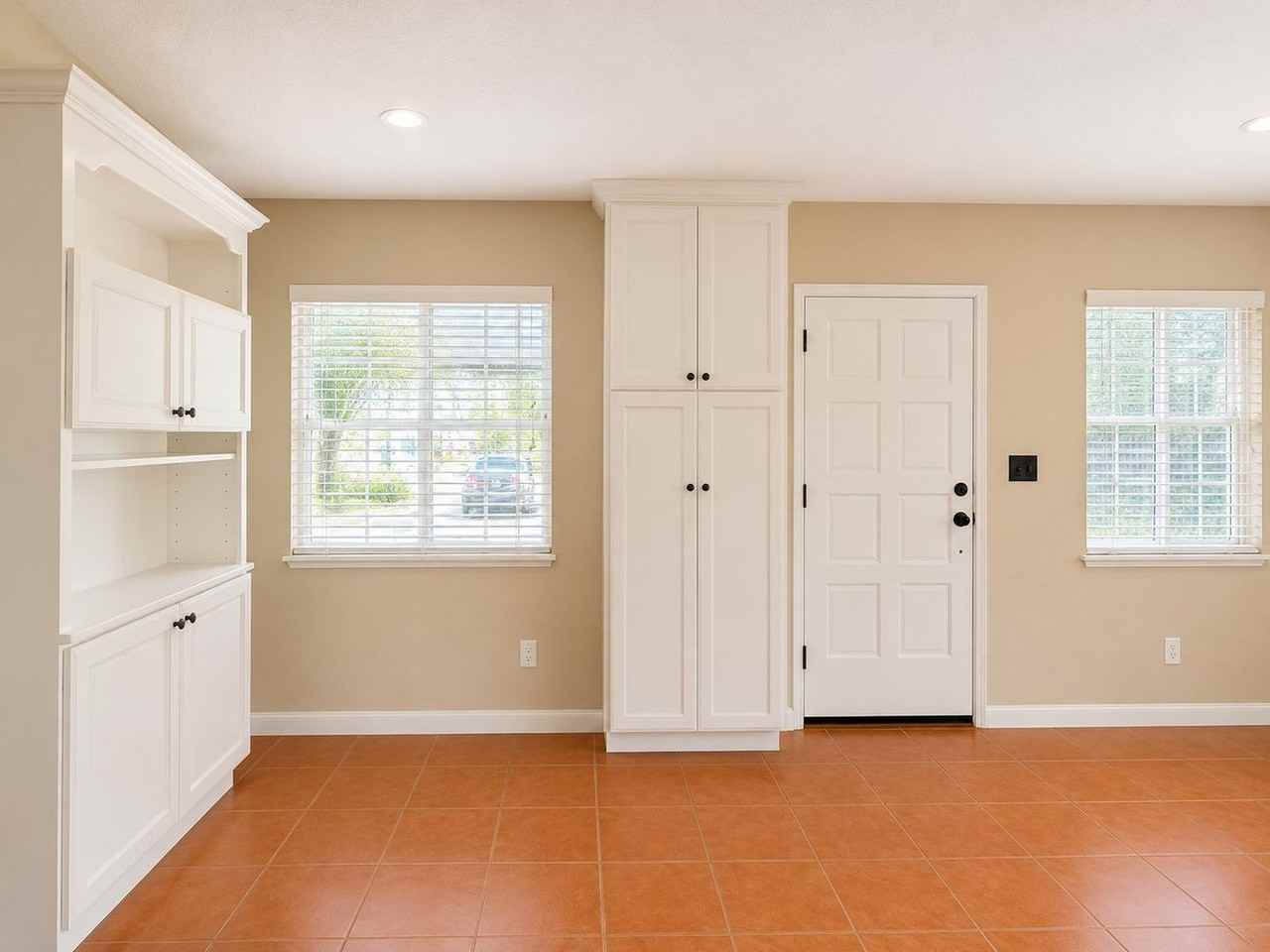 1540 Oneco Ave - Photo 4 of 14